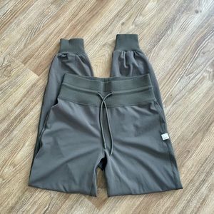 Vuori daily jogger leggings